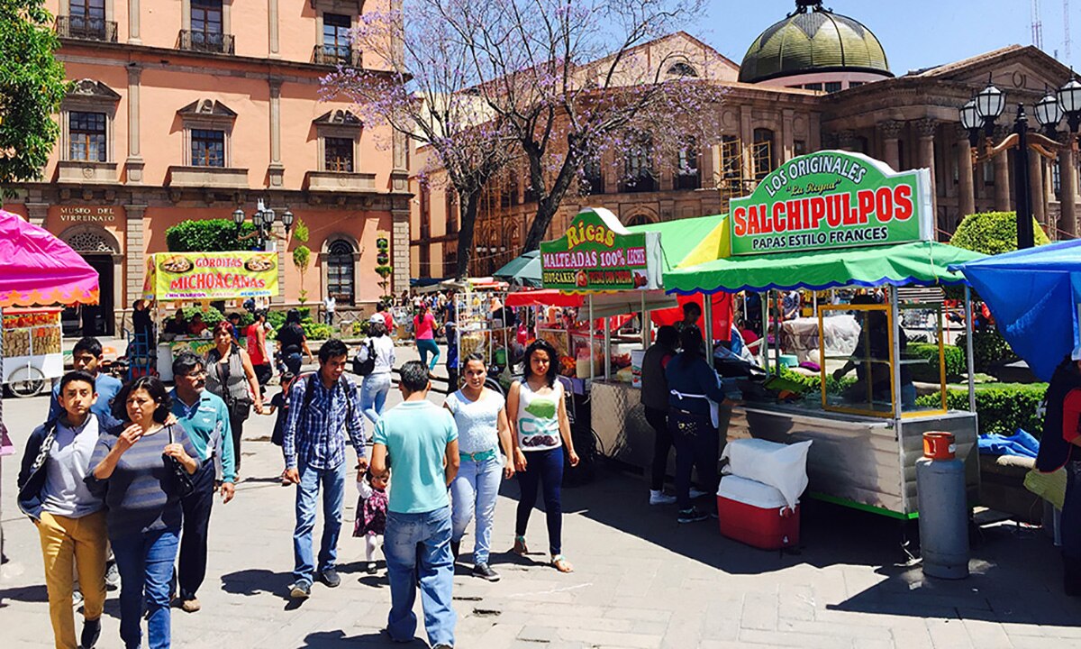 Comercio informal imparable, politizado y no acabará: Lozano Andalón