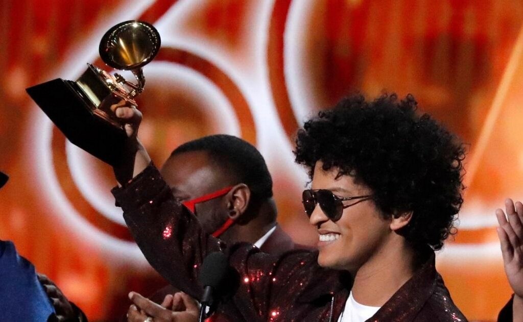 Bruno Mars se impone al urbano
