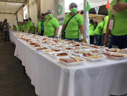Enchiladas y antojitos potosinos gratuitos, cortesía de Soledad, ya están presentes en la Fenapo