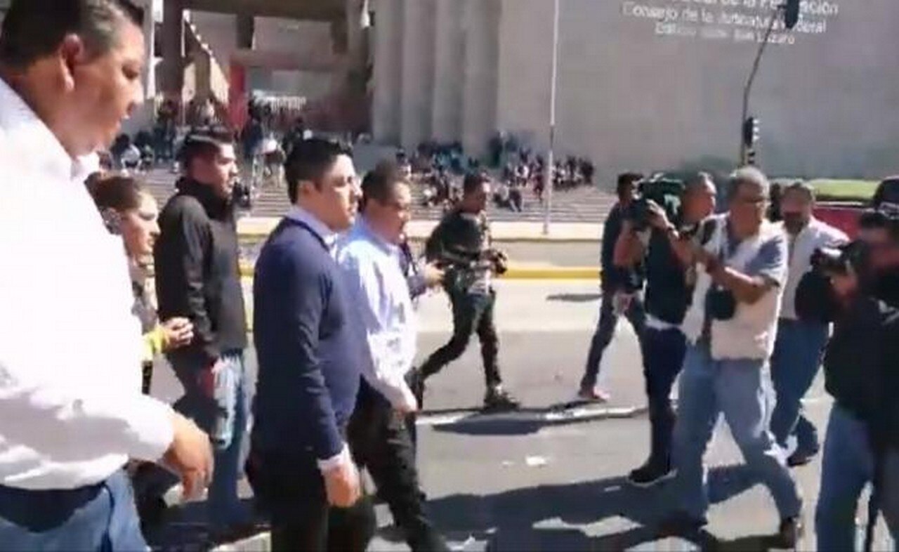 El líder de los diputados del PRD, Ricardo Gallardo a su llegada a la Cámara de Diputados. FOTO: Captura de pantalla