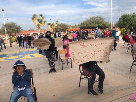 Denuncian padres de familia falta de infraestructura y maestros en secundaria de SLP
