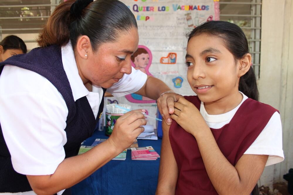 Busca Secretaría de Salud refrendar el primer lugar en vacunación 