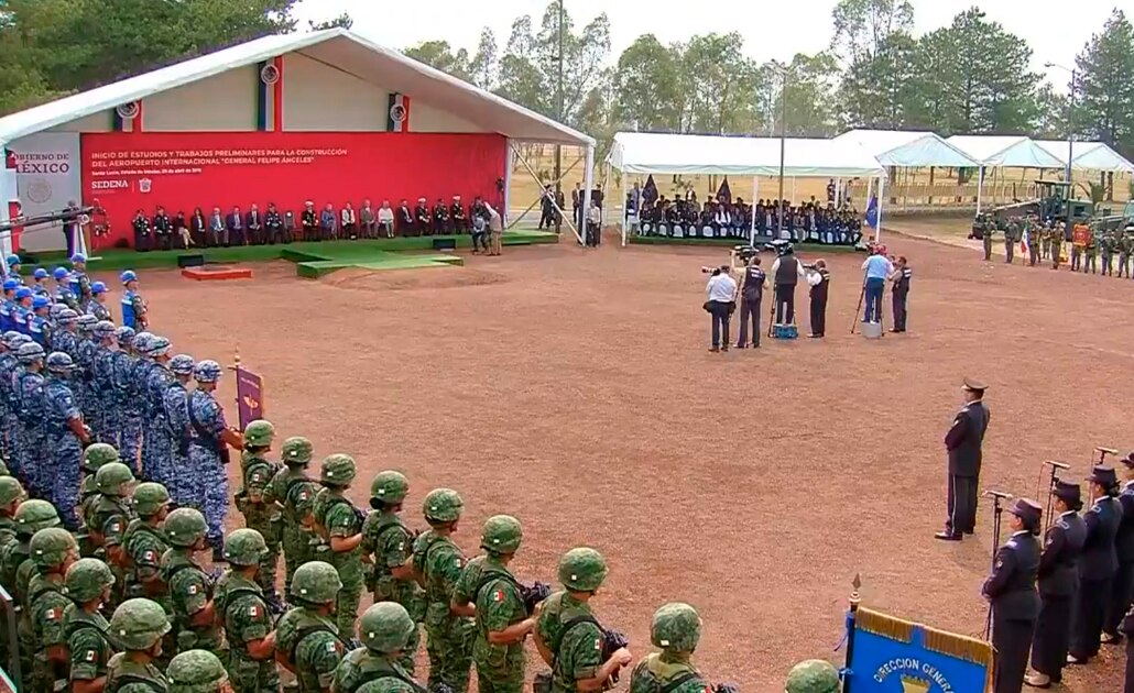 AMLO arranca estudios y trabajos para aeropuerto en Santa Lucía