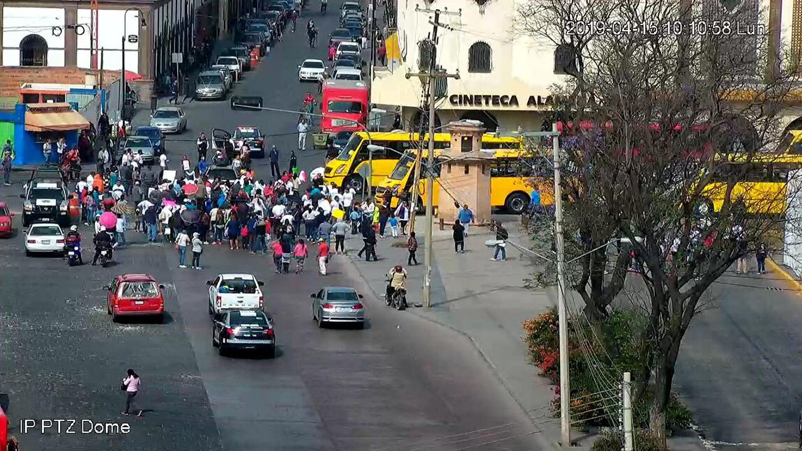 Contingente marcha hacia Plaza de Armas 