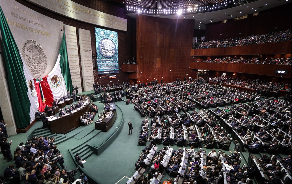 Avanza ley para que ningún funcionario gane más que el Presidente