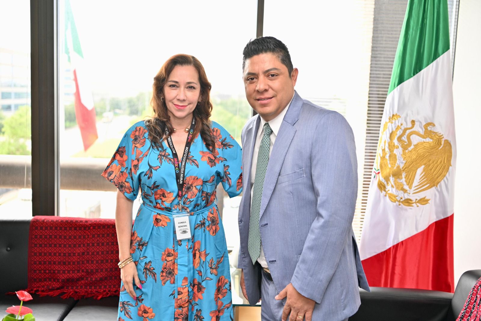 Se reúne Gallardo con cónsul general de México en Houston. Foto: Especial