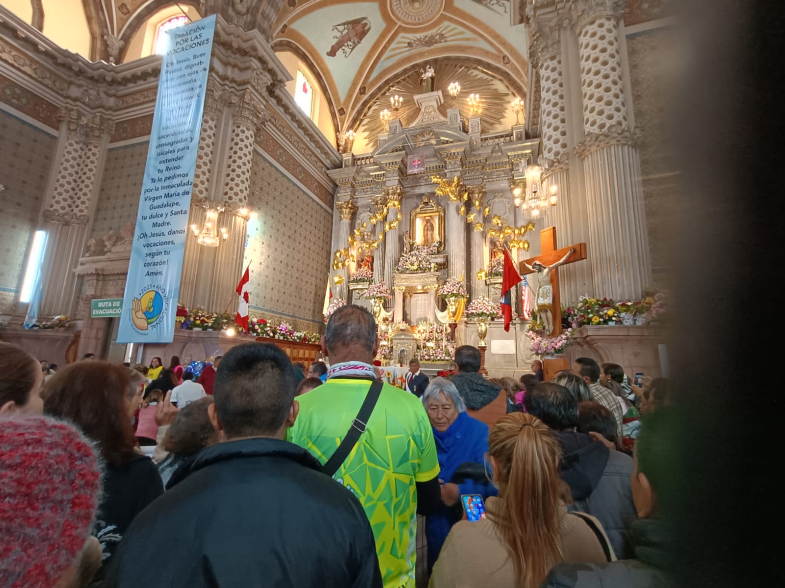 Miles de peregrinos inundan con su devoción la Basílica de Guadalupe en SLP