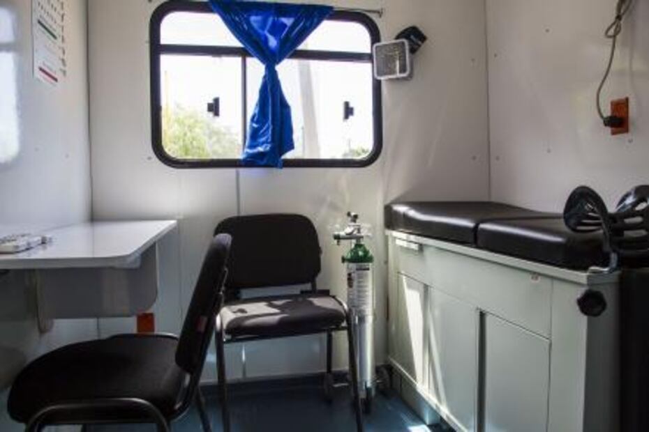 UASLP entrega unidad móvil de salud