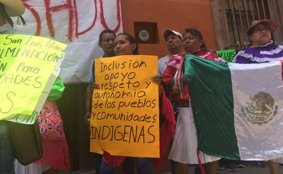 Comunidades indígenas se manifiestan y clausuran el Indepi en SLP; denuncian falta de atención