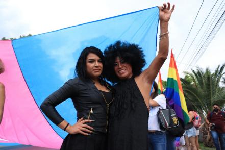 Alegría y júbilo en el Día del Orgullo; más de mil miembros de la comunidad LGBTTI marcharon en  SLP