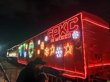Tren navideño ilumina con su magia a San Luis Potosí; aclaran que no es el Expreso Polar