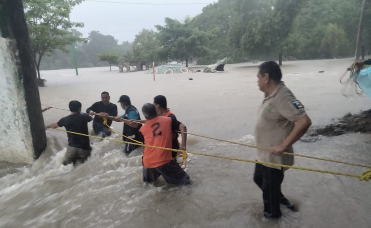 Protección Civil Estatal evacúa a más de 300 personas por lluvias en la Huasteca Potosina 