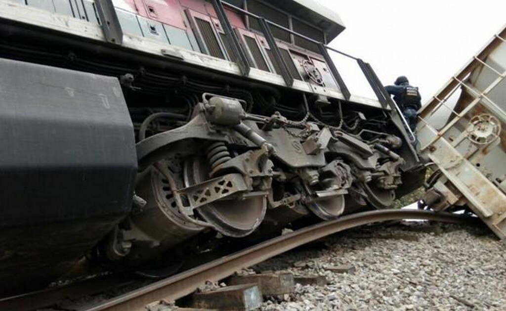 Chocan dos trenes de carga en Orizaba, Veracruz; hay 7 heridos