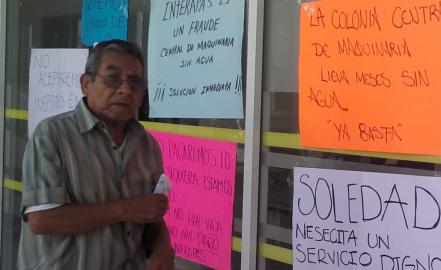 Natalia Castillo es recibida con manifestación en Interapas de Soledad