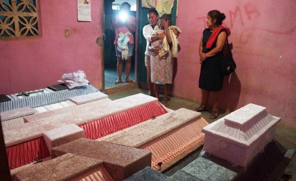 Suman 13 muertos por desplome de helicóptero en Oaxaca