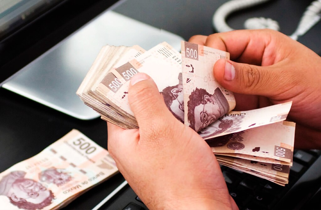 Más de 500 burócratas estatales ganan más de lo que recibirá AMLO