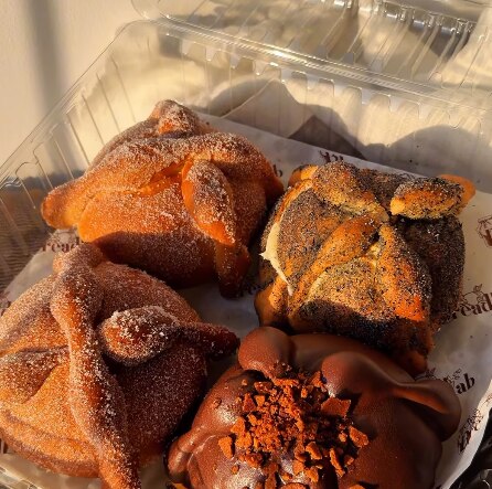 Pan de muerto de Breadlab. Foto: foodiessmx