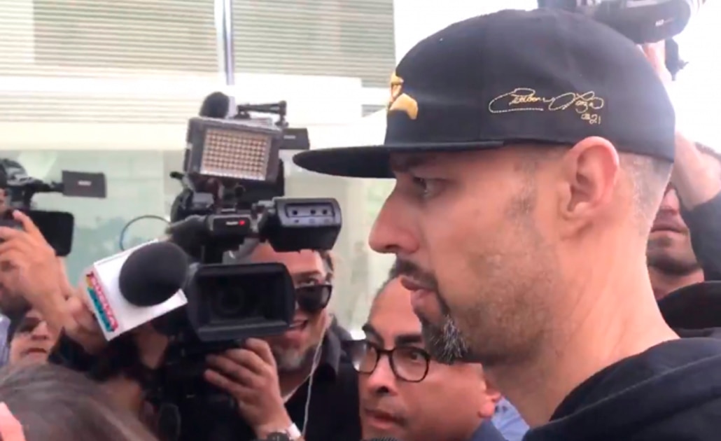 Esteban Loaiza se entrega a las autoridades para cumplir condena
