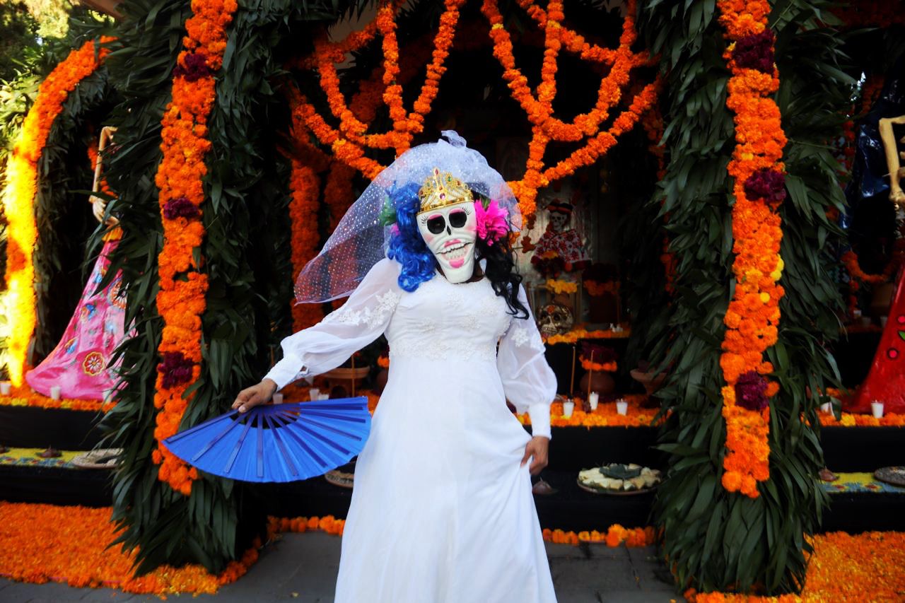 Xantolo en tu Ciudad: Huehues llenan de tradición el Centro Histórico con rituales y color