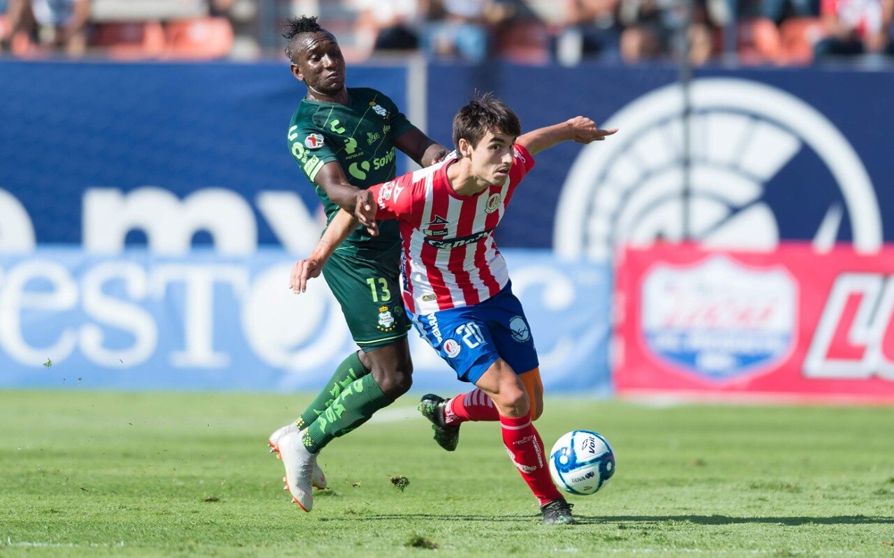 Santos vence al San Luis y vuelve al liderato