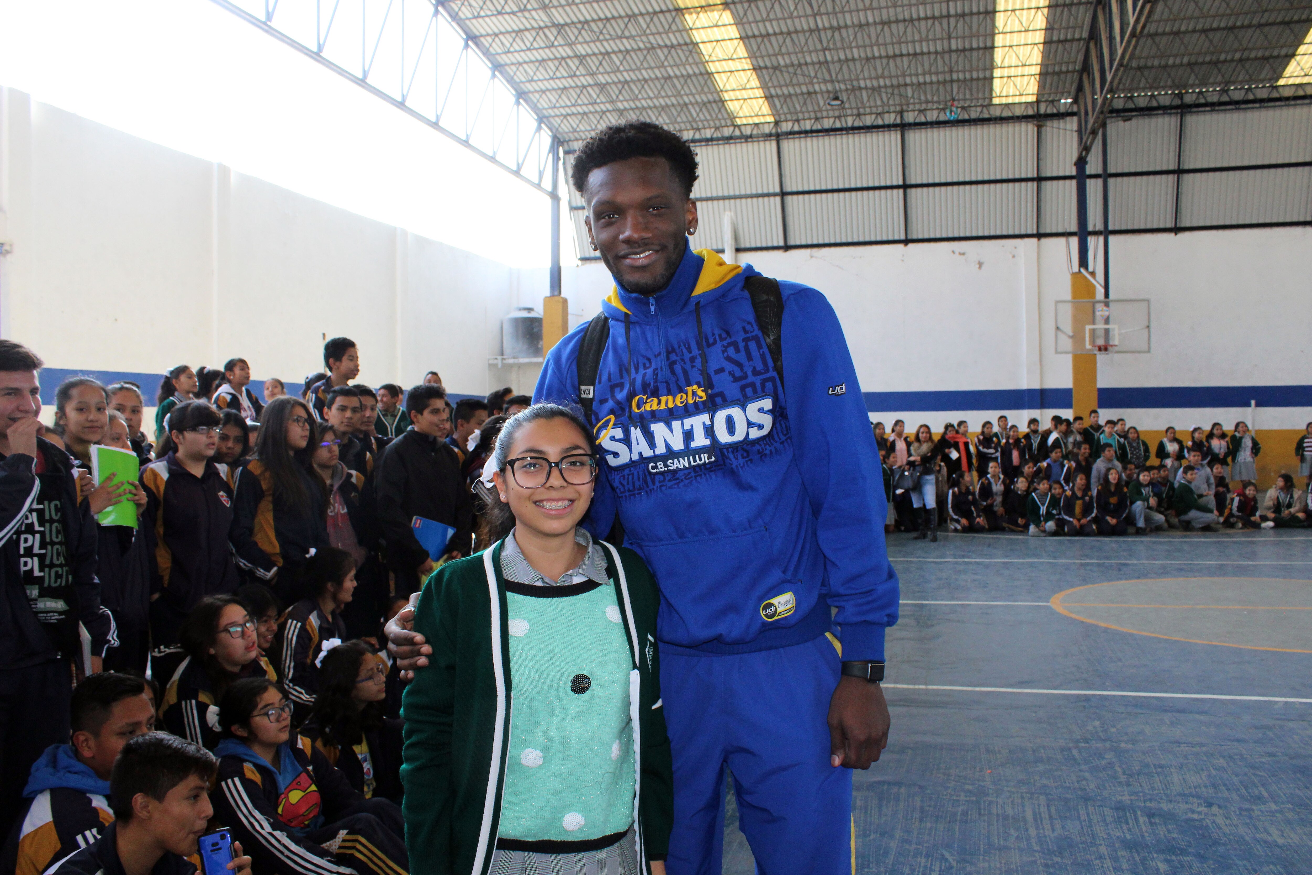 Jugadores del CB Santos conviven con jóvenes potosinos