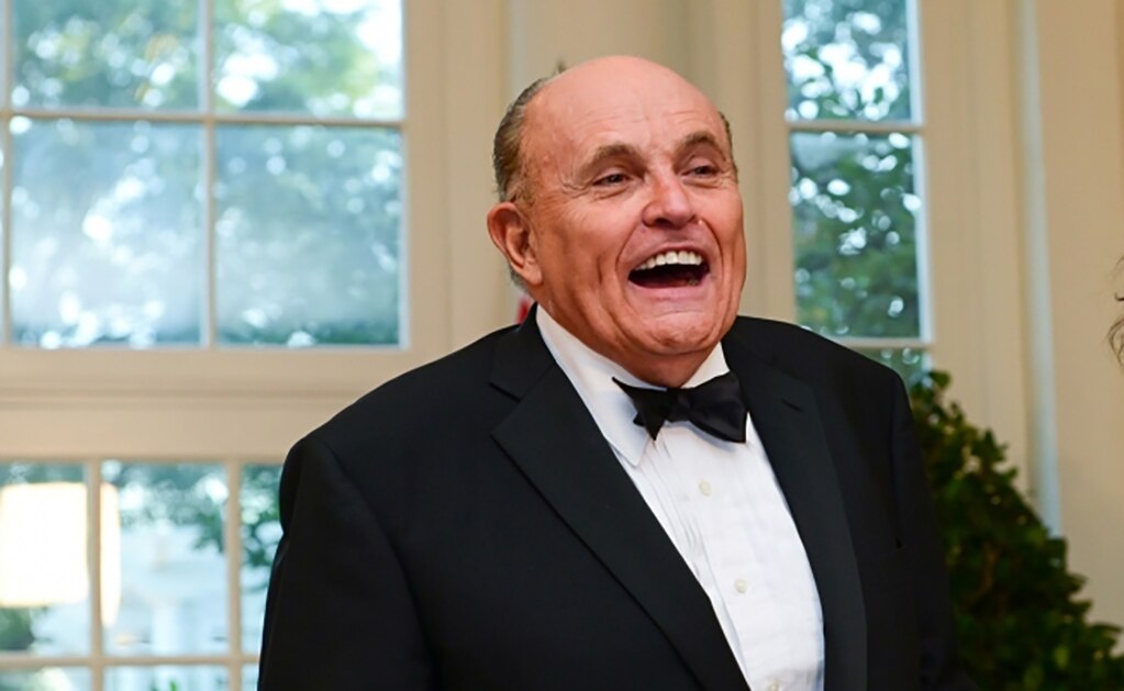 Conseguí más de lo que imaginas sobre los Biden: Giuliani a Trump