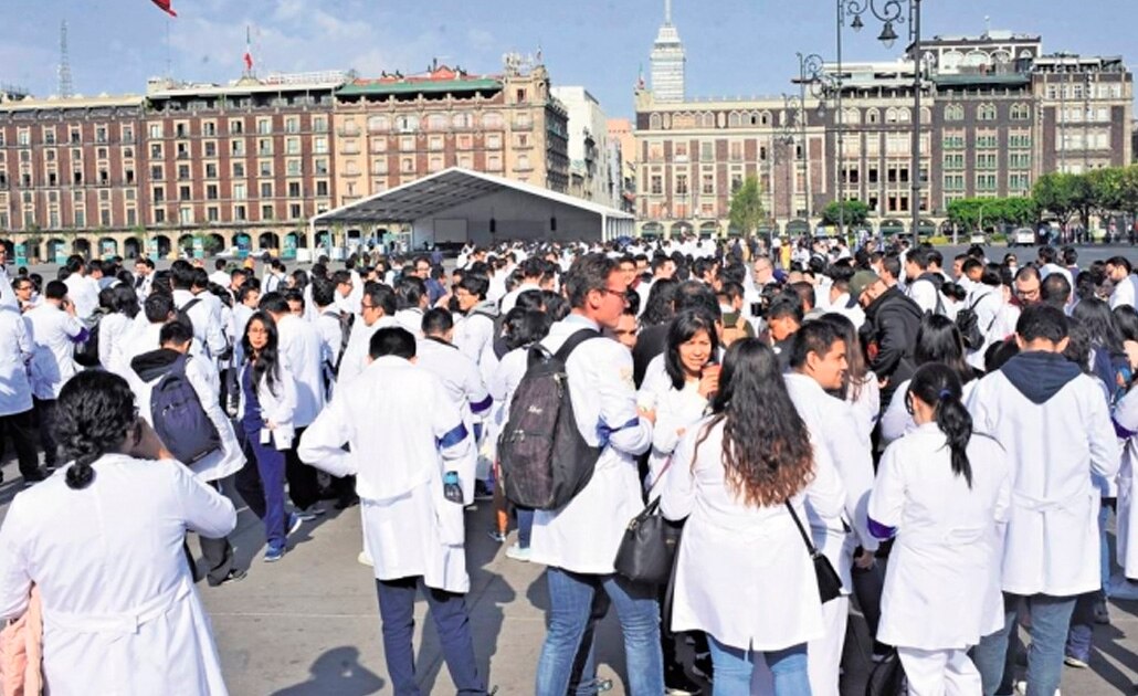 Médicos pasantes alistan paro nacional para exigir más recursos