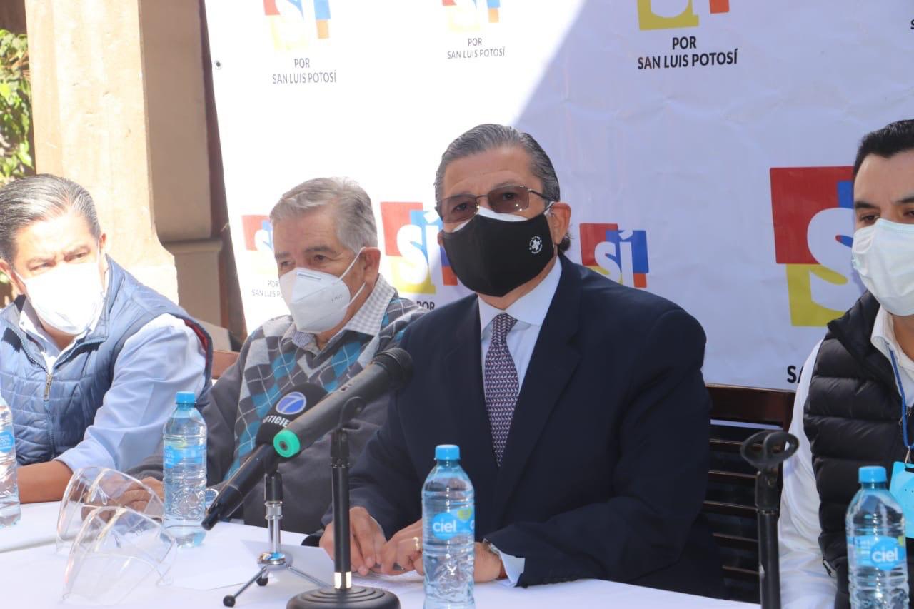 Octavio Pedroza se compromete a cuidar la salud de potosinos durante campaña