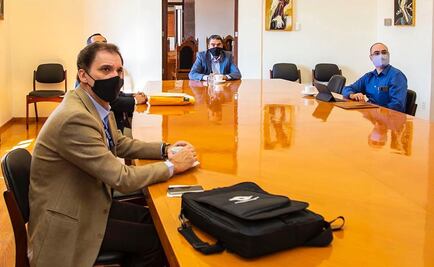 Presentan programa de doble titulación a rector de UASLP