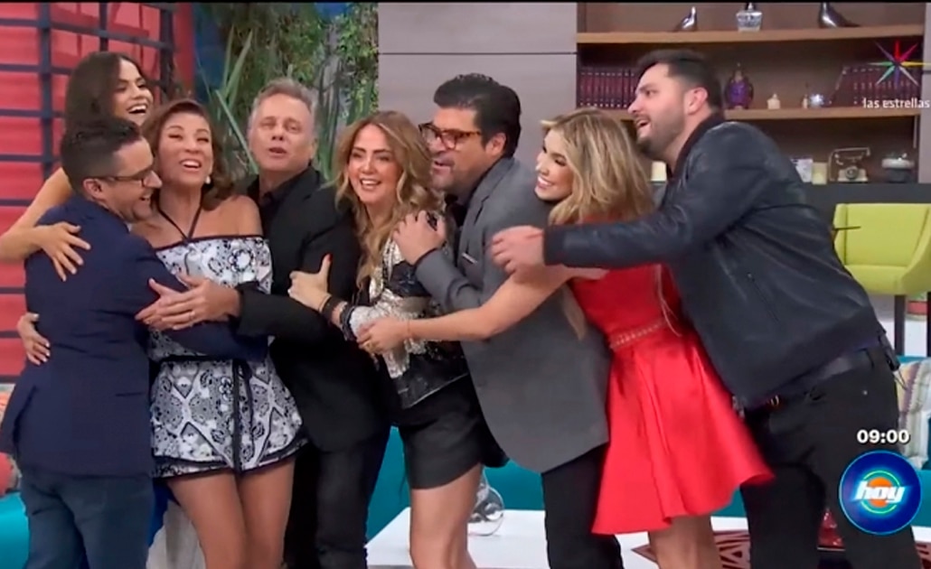 Andrea Legarreta apapacha a Ingrid Coronado en "Hoy"