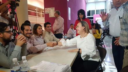 Cecy González Gordoa formaliza registro para alcaldía