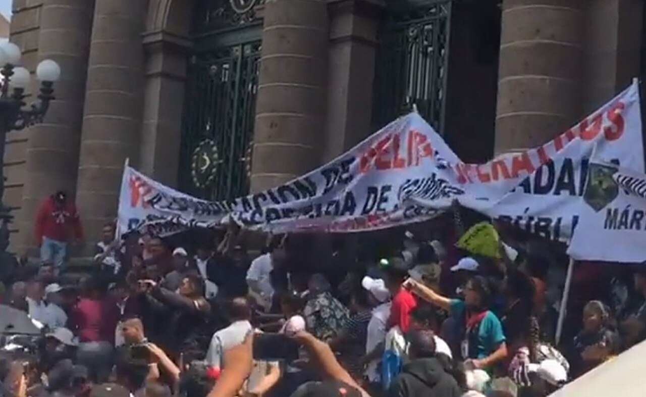 Reportan riña a las afueras del Congreso de CDMX