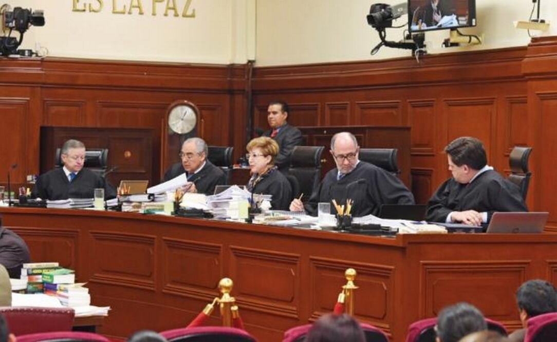 La demanda contra la administración de los recursos para al recosntrucción fue entregada en la Suprema Corte de Justicia de la Nación el 30 de enero pasado por el líder de Morena en la Asamblea Legislativa, César Cravioto. (ESPECIAL)