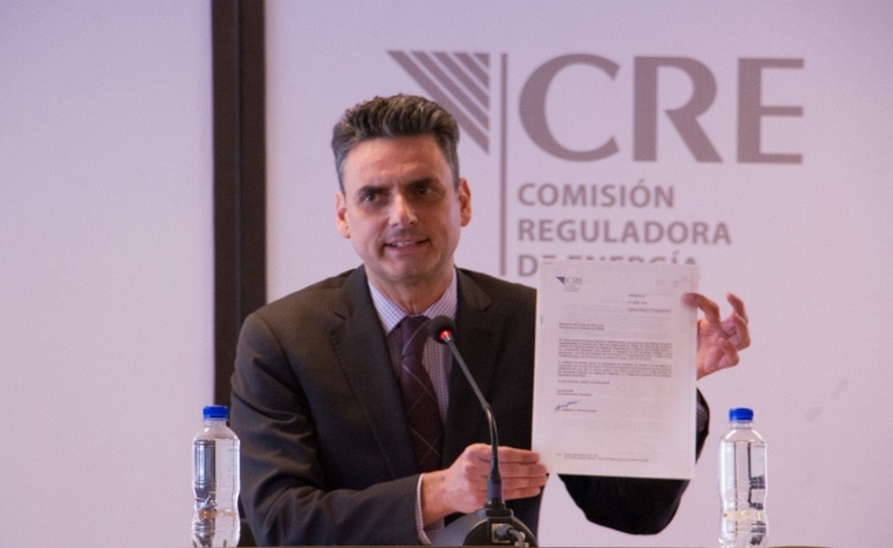  AMLO se reúne en privado con titular de la CRE, investigado por conflicto de interés