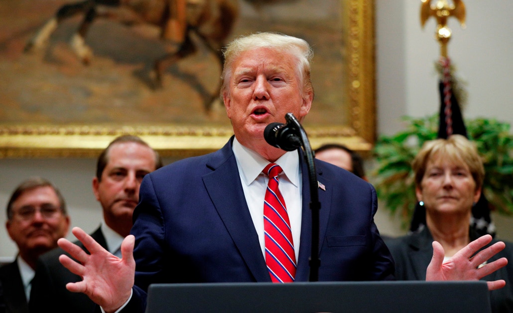 Trump se dice dispuesto a declarar por escrito en caso Ucrania