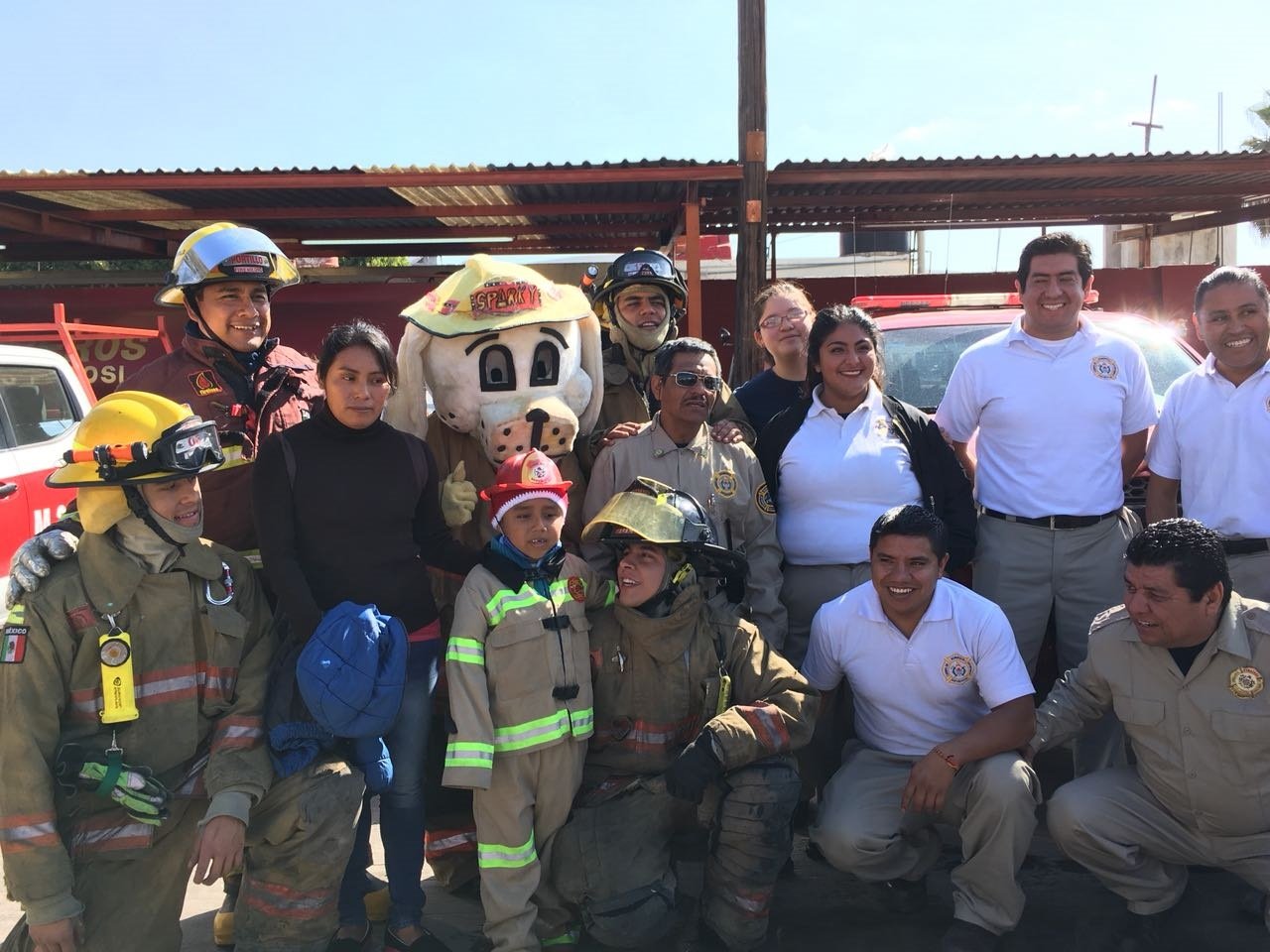 Nombran Bombero por un día a Cristofer