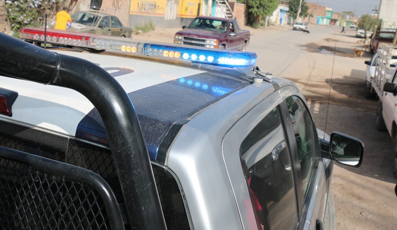 Por más de 3 años, 15 patrullas municipales circulan sin placas