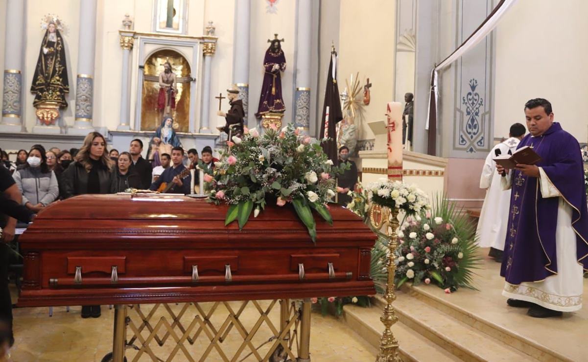 "Mejor me hubiera muerto yo", habitantes de Villa de Reyes dan el último adiós a Erika Briones