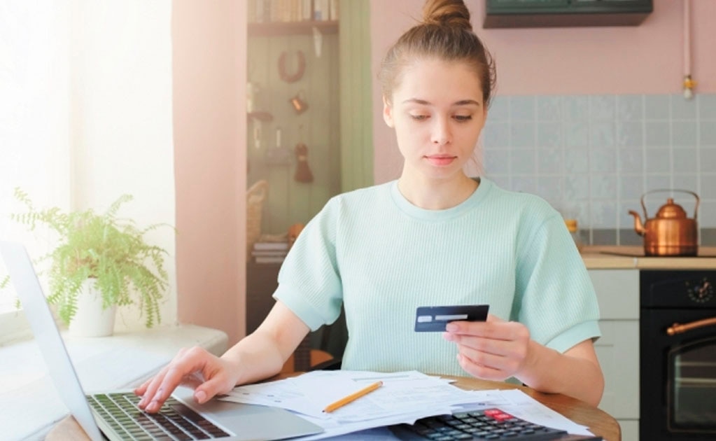 Mexicanos y chilenos sufren por deudas