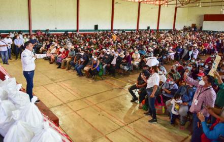 Entrega Ricardo Gallardo Becas alimentarias en Xilitla; arranca construcción de escuela