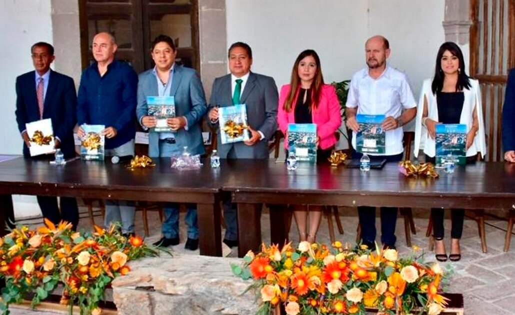 Presentan libro "Soledad... 250 años de identidad"