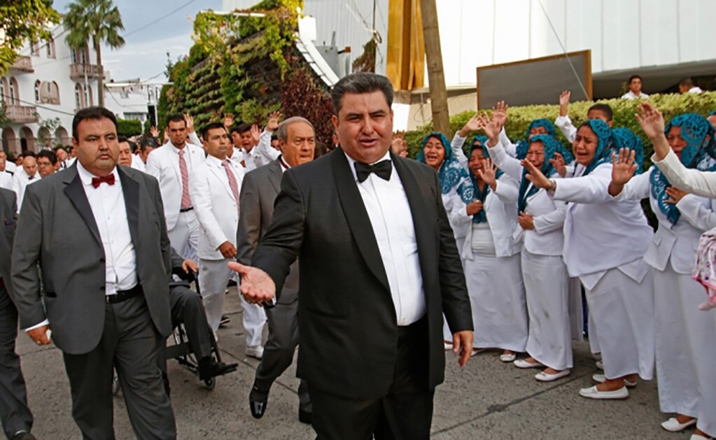 Un apóstol de Dios no puede ser juzgado, decía Naasón Joaquín a sus víctimas, según acusación