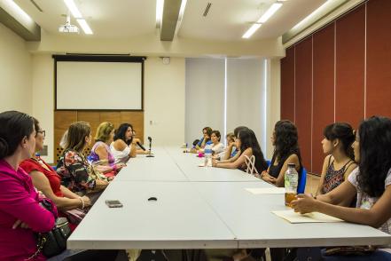 Concluye programa de becas para madres solteras