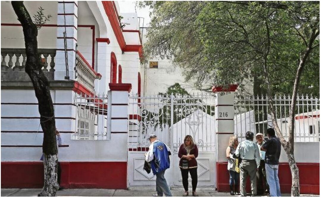 La casa que está en el número 216 de la calle de Chihuahua en la colonia Roma permaneció cerrada, porque Andrés Manuel López Obrador salió de la capital. (JUAN CARLOS REYES. EL UNIVERSAL)