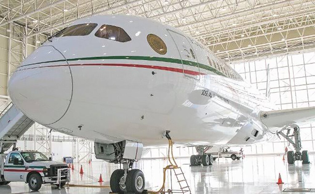 4T puede vender o rifar avión si quiere