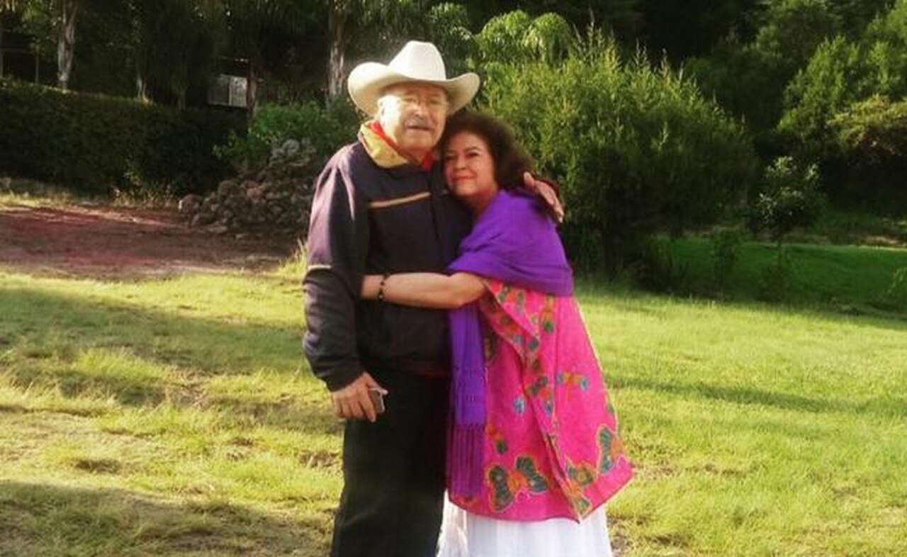 María de la Luz Núñez Ramos y su esposo, Arturo Martínez Nateras. Foto: Facebook