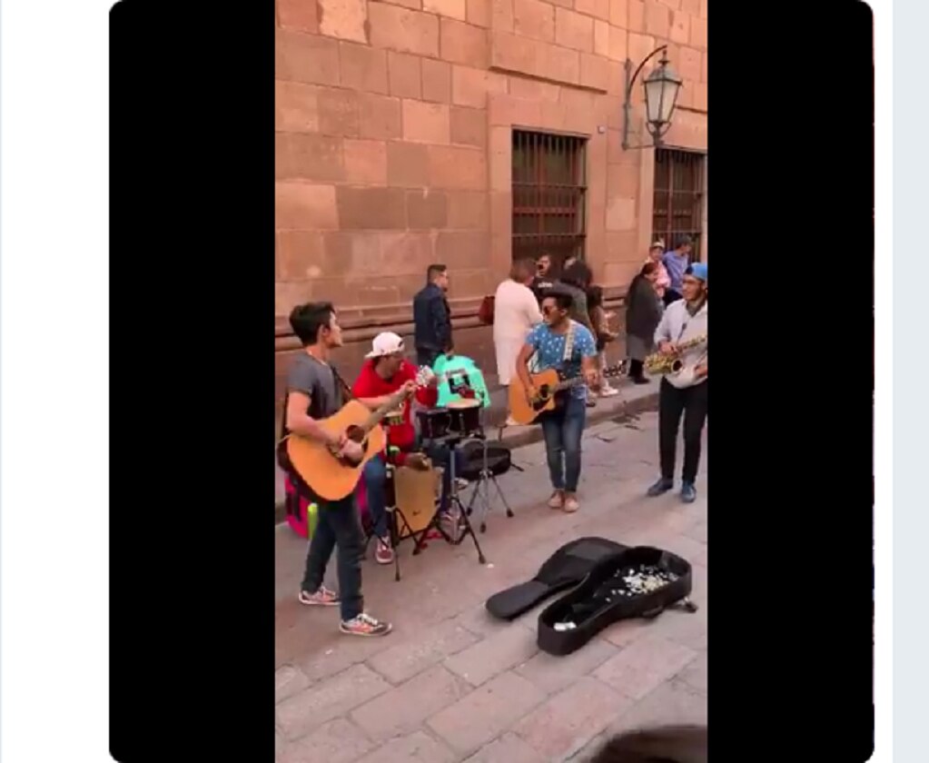Versión callejera de "La bamba" anima el centro histórico de San Luis Potosí