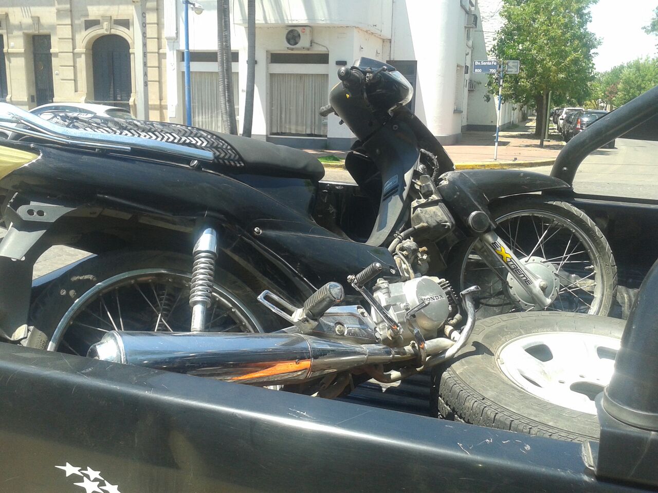Detienen a motociclista con placas sobrepuestas 