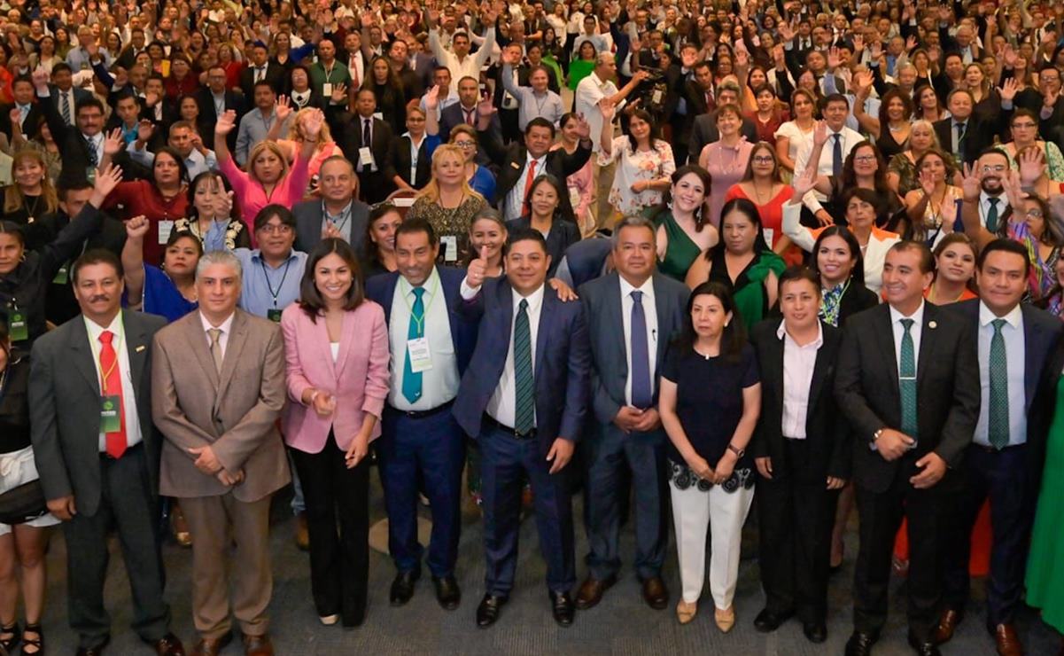 Entrega Gallardo estímulos y premios a docentes en SLP; “maestros son nuestros mejores aliados”. Foto: Especial