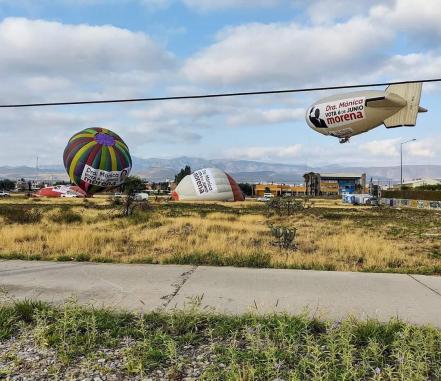 Publicidad política que cae de globo, la presunta causa de incendio en casa de SLP